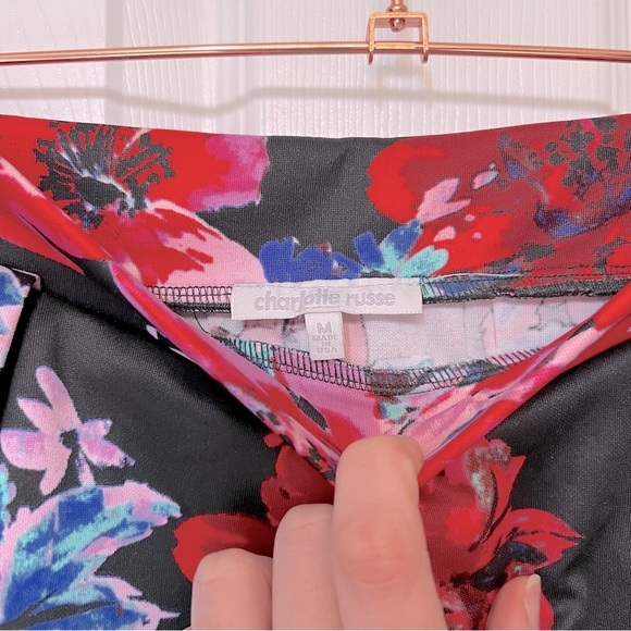 floral 2 piece outfit, size medium - Picture 7 of 7